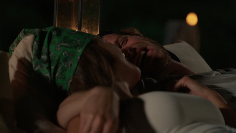 Nattevingerwerk De Bachelor: met déze dame ligt Thomas innig op de auto (en zoent hij bijna)