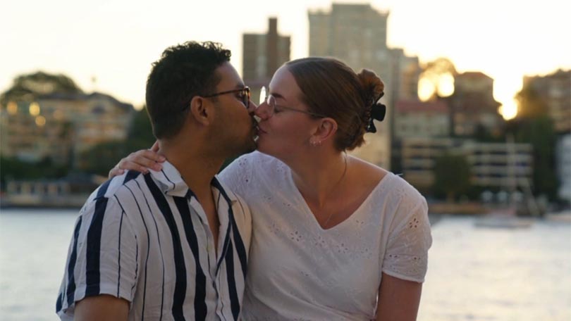 Simone dolgelukkig in Grenzeloos Verliefd met Mobin in ‘oersaai’ Australië Simone Mobin Grenzeloos Verliefd Australie