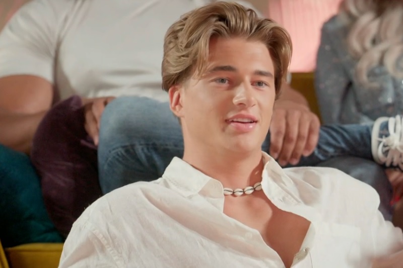 Reünieaflevering: Maxim vergat zijn ‘principes’ even en dook met twéé EOTB-dames het bed in