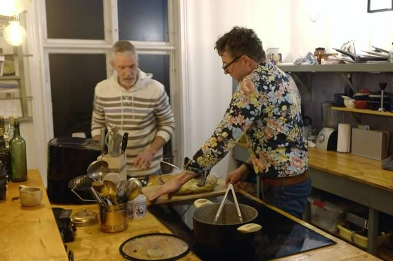 Gerard ‘droomt’ al van Adrienne en keukenfittie Jan en Michiel in Winter Vol Liefde