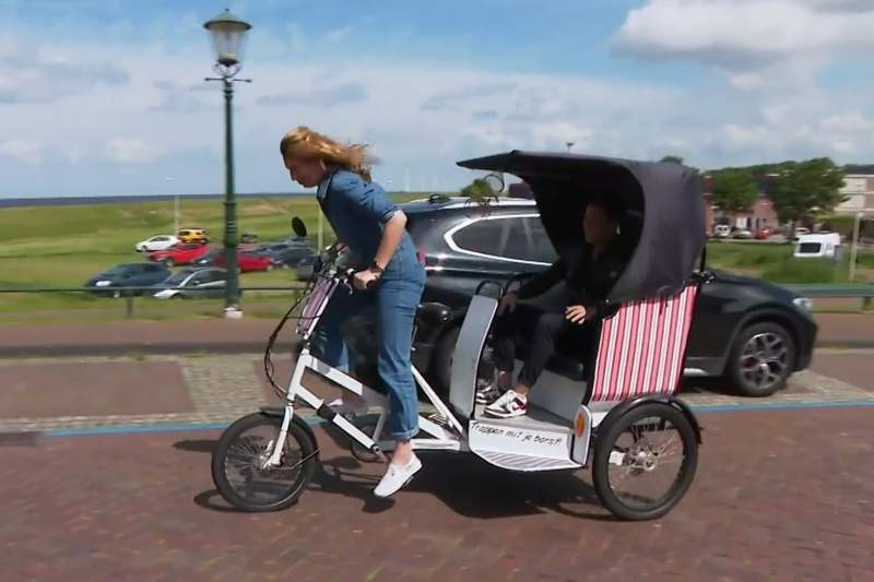 Urk!-Greetje doet toeristische trekpleister alweer de deur uit Greetje Urk riksja