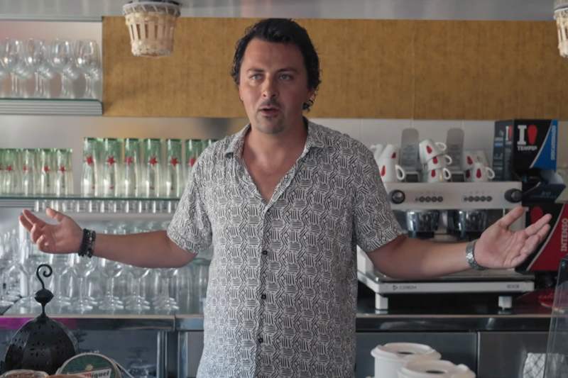 Mike reageert op breuk met Denise; uitgemaakt via een appje